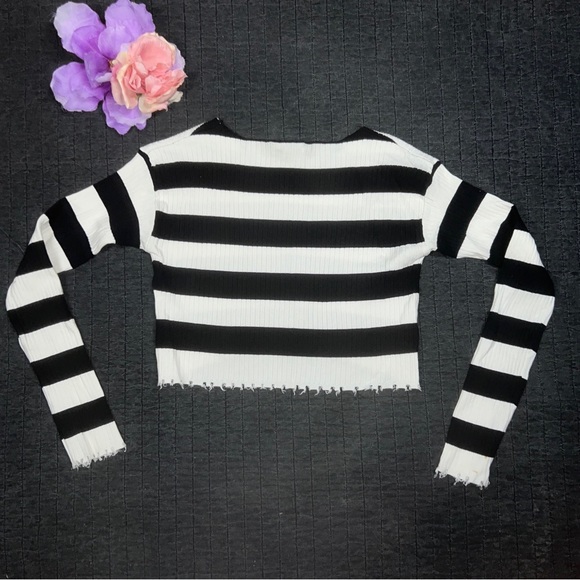 Forever 21 Women's Black&Whited Striped Chewed Hem Crop top with Holes; S - Picture 2 of 5